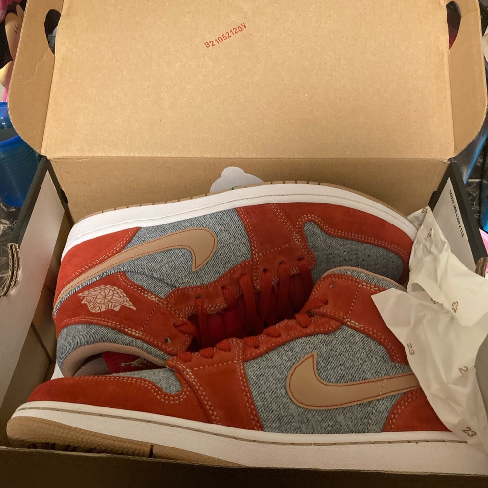 Pair brand new Nike men size 9 never worn